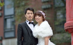 坐在有木棒的马鞍上难受